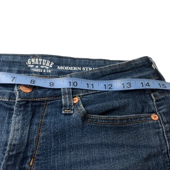 Levi Signature Jeans.  Size 8 waist is 30 inseam 29. Modern straight - Picture 4 of 9